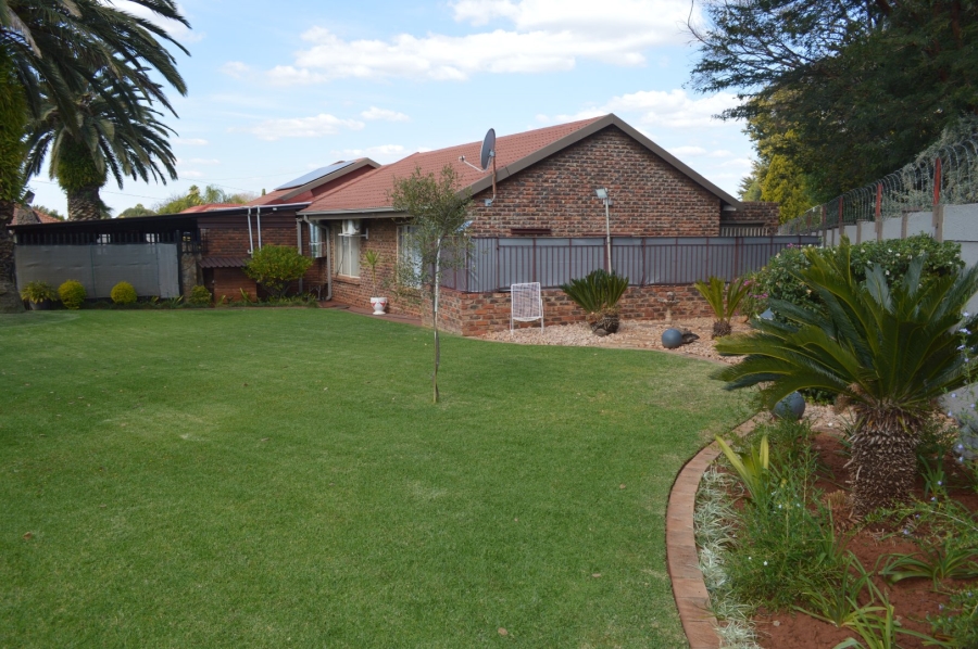 6 Bedroom Property for Sale in Doringkruin North West